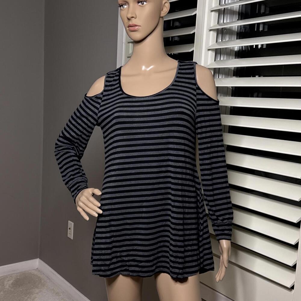 SOMA Shirt Black Gray Striped Cold Shoulder Jersey Knit Tunic Top SZ MEDIUM